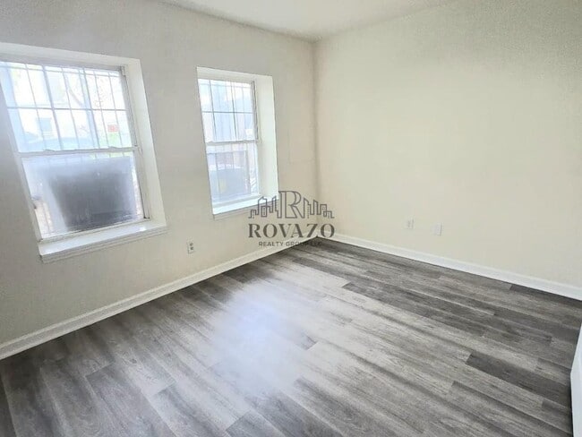 Foto del edificio - 111-113 Leslie Street