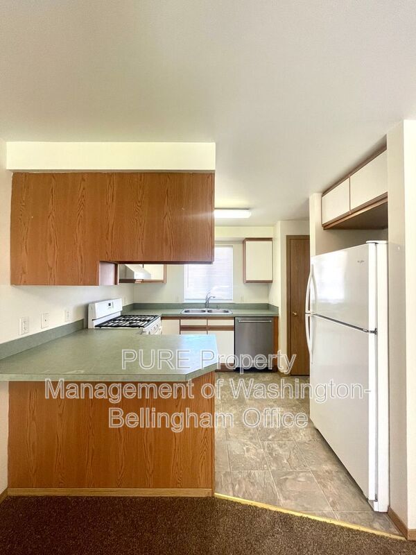 Foto del edificio - 411 Rowland Rd