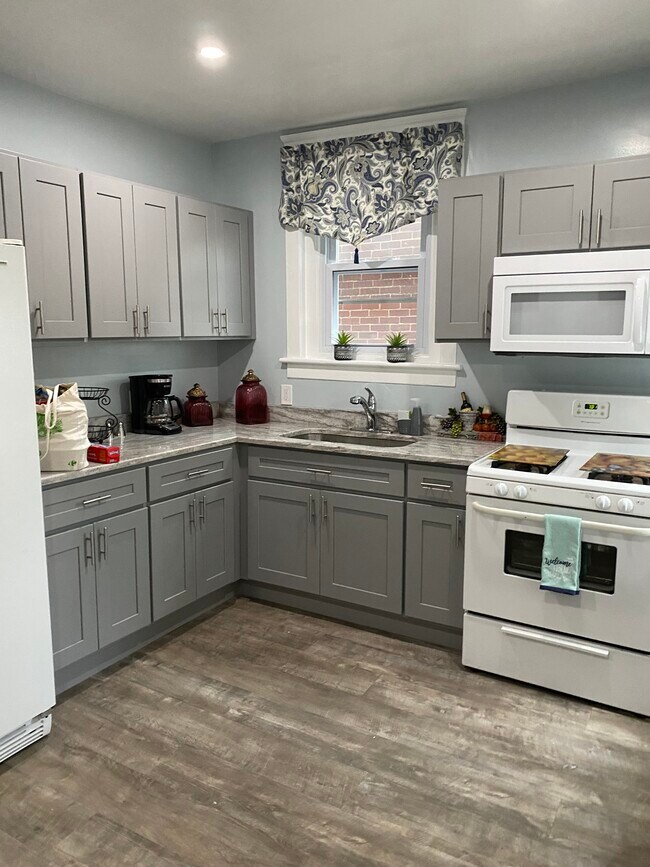 Foto del edificio - 709 Fiot Ave