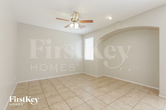 Foto del edificio - 8227 Shallow River Ct