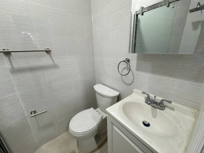 Foto del edificio - 250 E 207th St