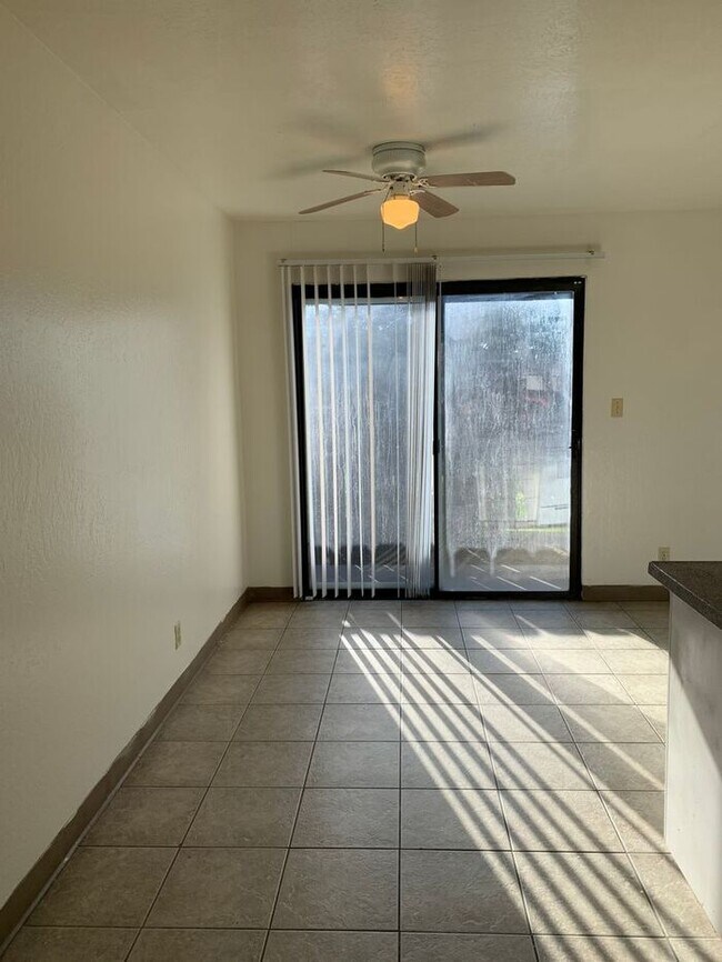 Building Photo - 2 Bed, 1 Bath just listed in Armona!