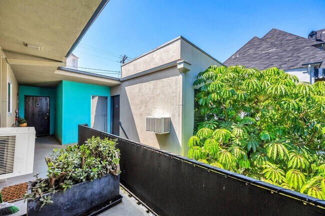 Foto del edificio - 1361 Laurel Ave