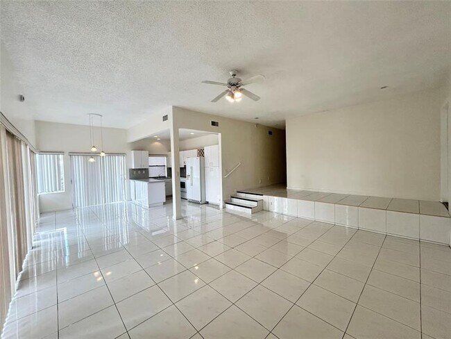 Foto del edificio - 4850 SW 63rd Terrace