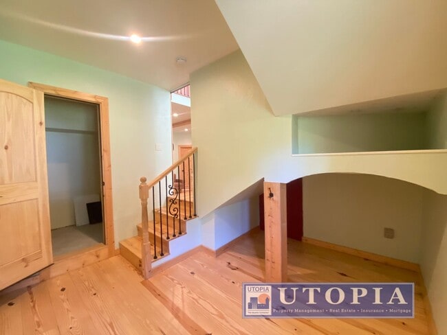 Building Photo - Gorgeous 4-bedroom, 2-bathroom Forest Lake Home with Deck, Office & Scenic Redwood Views