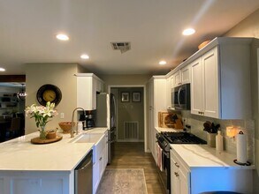 Building Photo - 4111 Hill Oak Dr