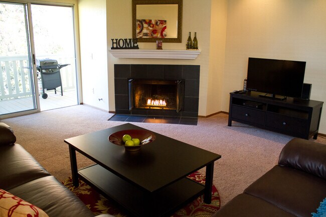 Foto del edificio - Beautiful Upstairs 2 Bedroom 1 Bath Apartments Available Now!!