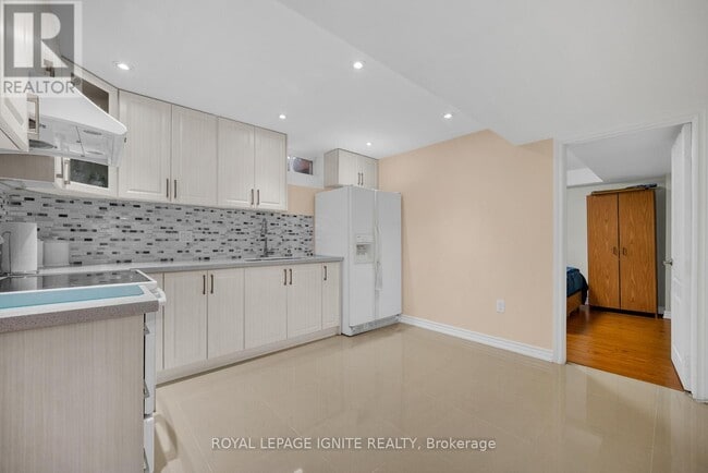 Building Photo - 71 Forestbrook Dr