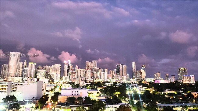 Foto del edificio - 900 SW 8th St