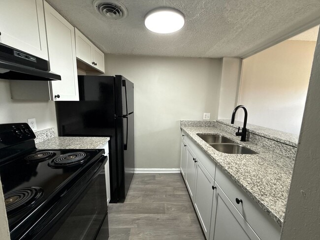 Foto del edificio - 731 Old Liberty Rd