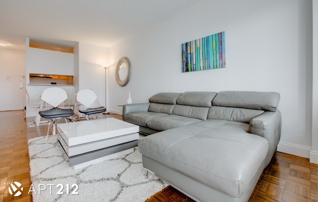 Building Photo - 124 W 60th St