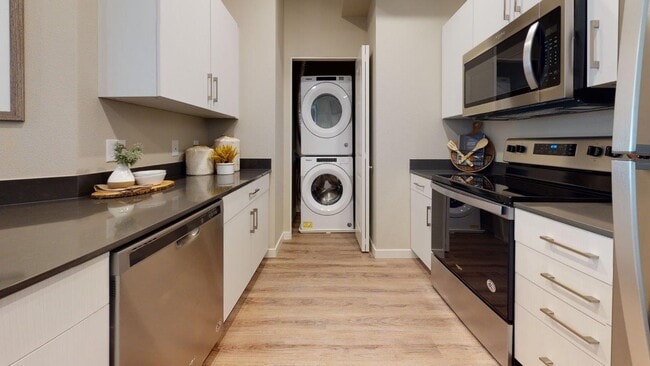 Building Photo - West End District