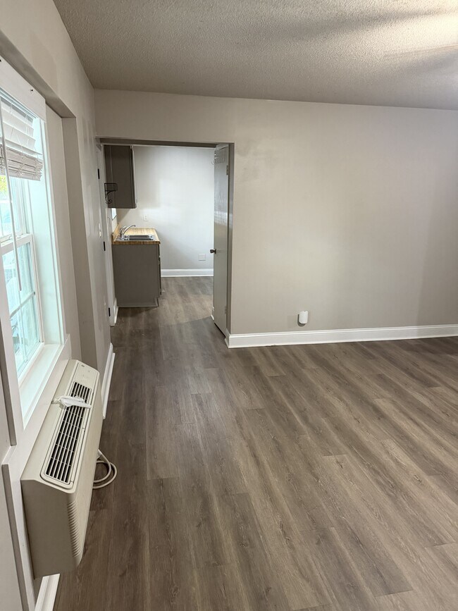 Foto del edificio - 3401 Hazelwood Ln