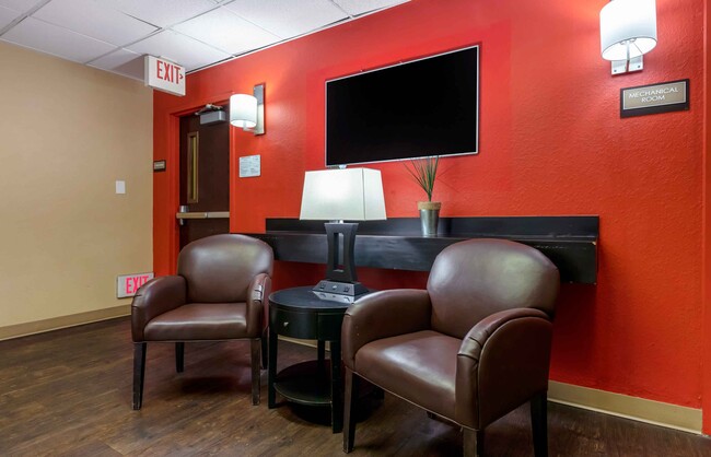 Lobby and Guest Check-in - Furnished Studio - Orlando