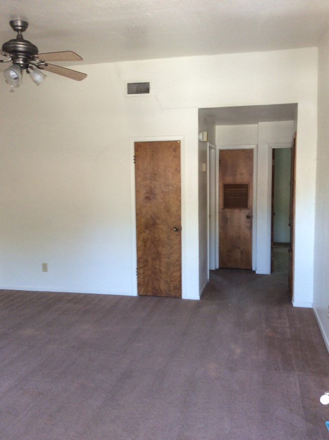 Building Photo - 208 Veterans Ave