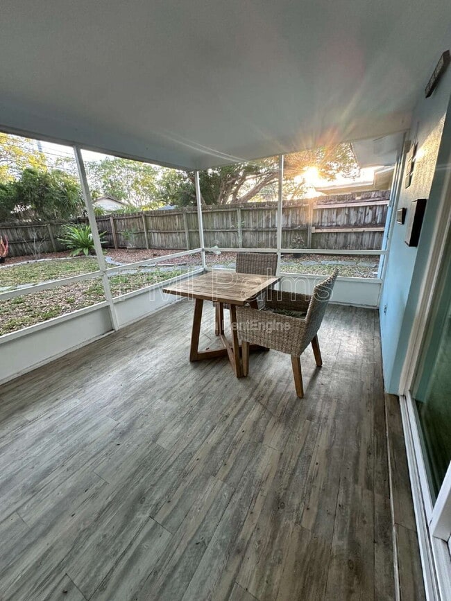 Building Photo - 649 Jacaranda St