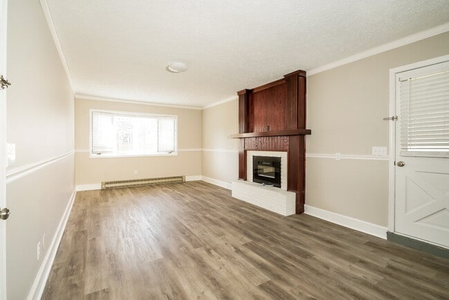 Building Photo - 5112 Beechwood Rd
