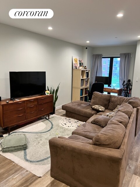 Foto principal - 30-82 Crescent St-