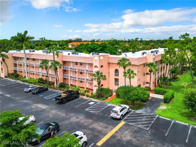 Foto del edificio - 100 Forest Lakes Blvd