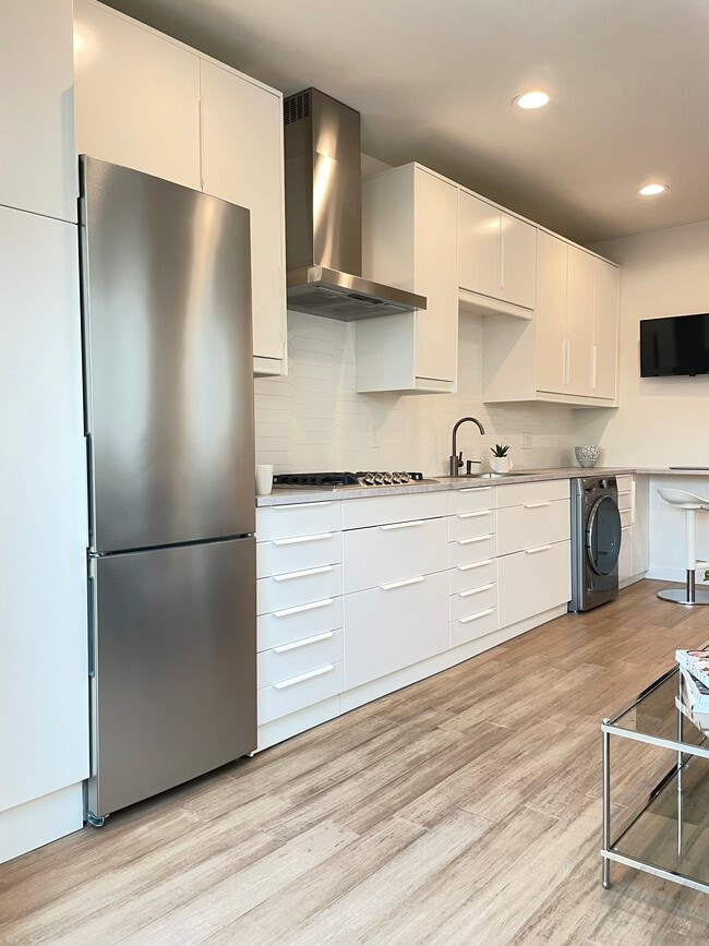 Chef's Galley Kitchen with Full size refrigerator/freezer - 206 W Maple Ave