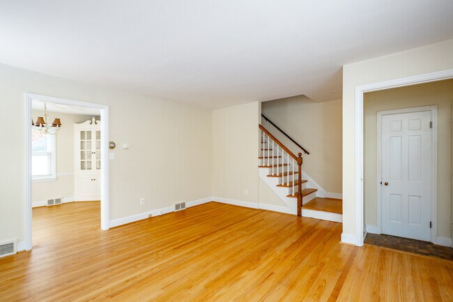 Foto del edificio - 821 Neff Rd