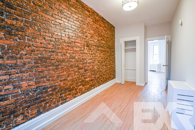 Building Photo - 162 Sumpter St