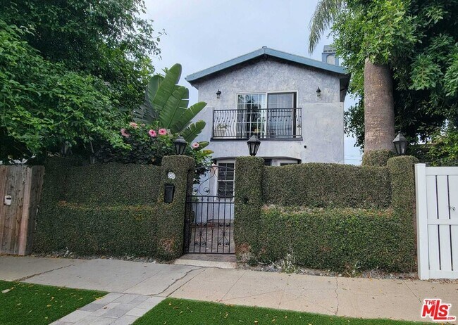 Foto del edificio - 9505 National Blvd