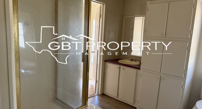 Building Photo - 2/1 in Bremond