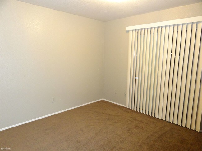 Building Photo - 2 br, 2 bath Apartment - 4911 50th Ave #8