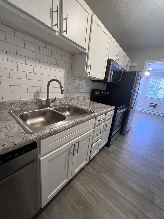 Interior Photo - Claremont Hills