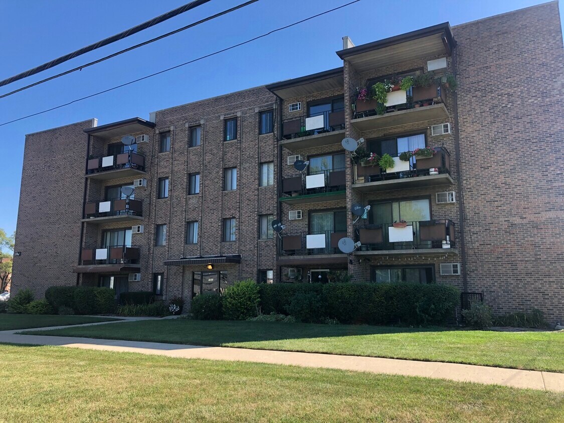 Primary Photo - 7945 S Oketo Ave