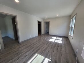 Building Photo - 1303 Fenfield Ave