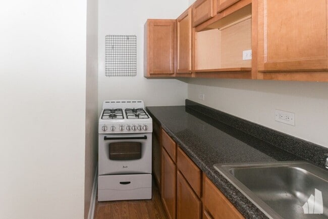 Building Photo - 4615 N Malden St