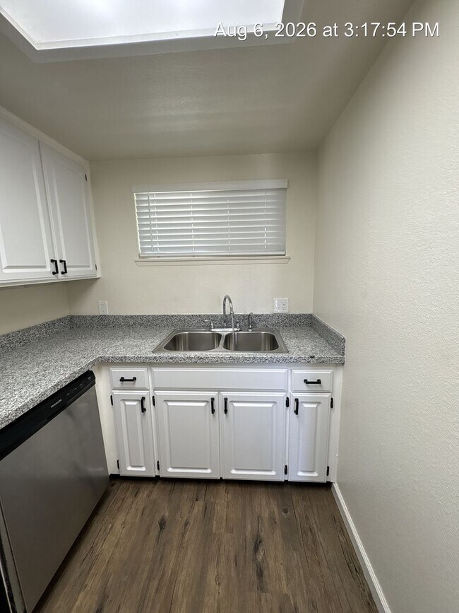 Foto del edificio - 800 Monarch Cir