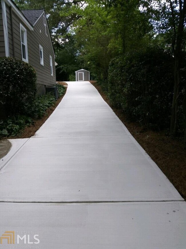 Building Photo - 1254 Kingsley Cir NE