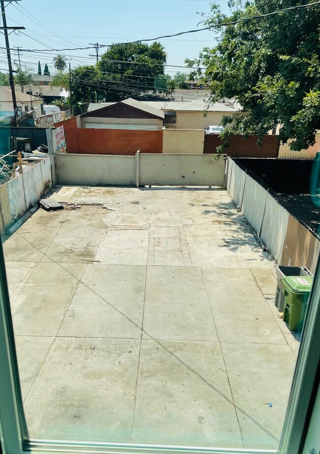 Foto del edificio - 9607 Avalon Blvd