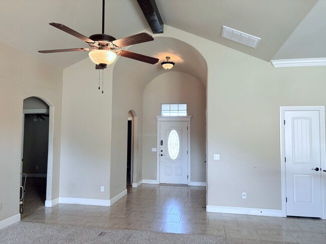 Foto del edificio - Large four bedroom home in Edmond