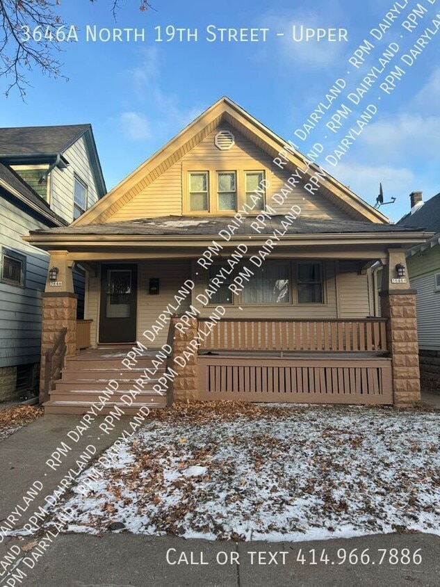 Primary Photo - Freshly Updated Upper Duplex - 2 Bedrooms