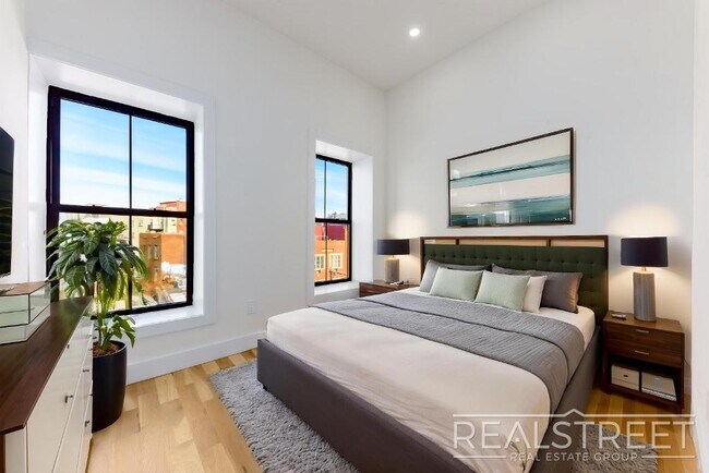 Foto del edificio - Stunning 4 Bed 2 Bath in Clinton Hill with...