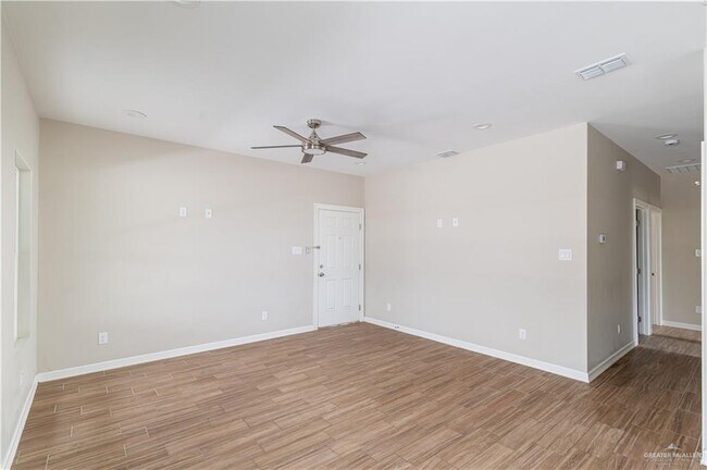 Foto del edificio - 1025 N Clarence Ave
