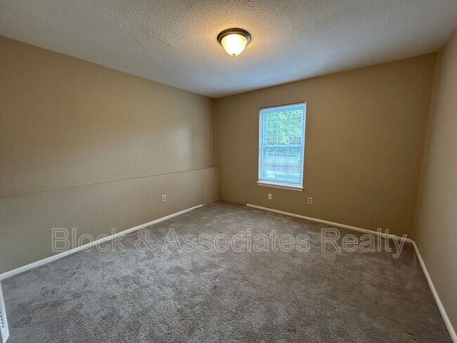 Foto del edificio - 3830 Country Club Rd