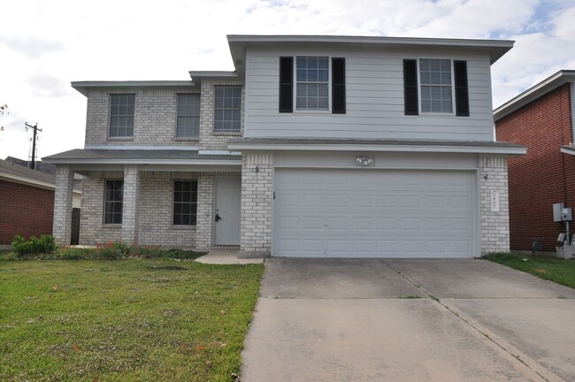 Building Photo - 3 Bedroom 2.5 Bath With Bonus Room in Laur...