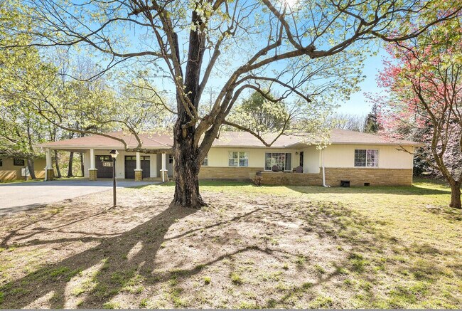 Building Photo - 578 N Sequoyah Dr