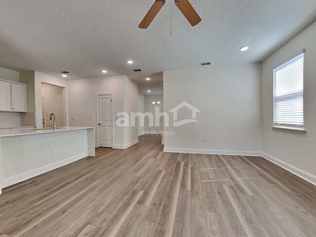 Building Photo - 11560 Bay Hl Cir