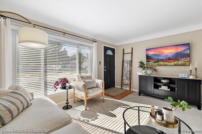 Foto del edificio - 2105 Rowland Ave