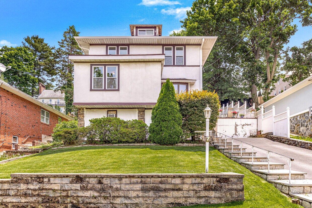 7 Elaine Ter, Yonkers, NY 10701 House Rental in Yonkers, NY