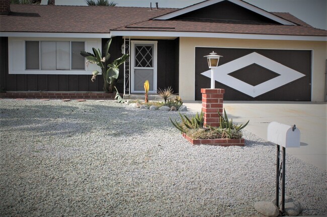 Building Photo - SPLISH, SPLASH!  RENT THIS POOL HOME!