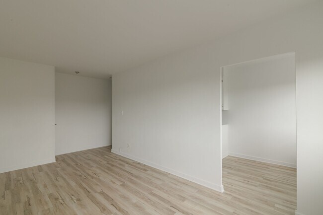 Building Photo - 809 Av. Bloomfield