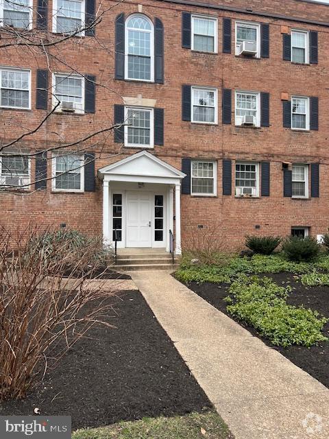 Building Photo - 5012 Columbia Pike