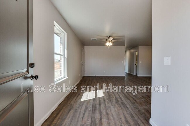 Building Photo - 400 Keiths Wy